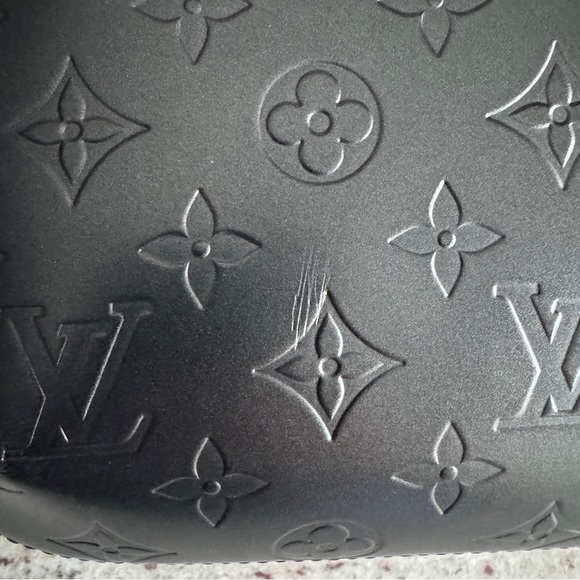 LOUIS VUITTON | Vintage metallic gray leather monogram shoulder bag - Picture 5 of 13